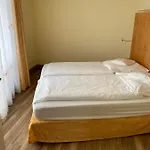 ホテル Benserhof Garni Am Hafen ベンサージール