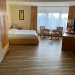 ホテル Benserhof Garni Am Hafen