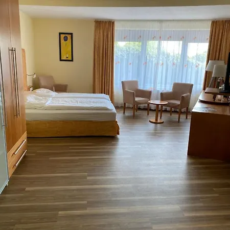 Hotel Benserhof Garni Am Hafen