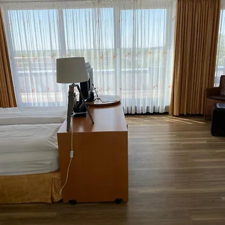 Hotel Benserhof Garni Am Hafen 3*