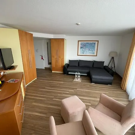 Nordseehotel Benser Hof Garni Am Hafen Szálloda