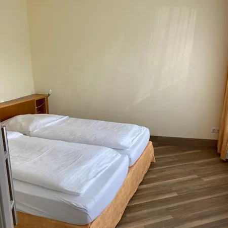 Hotel Benserhof Garni Am Hafen 3*