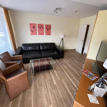 Hotel Benserhof Garni Am Hafen 3*