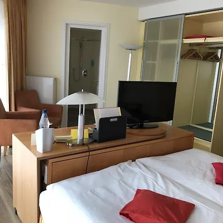 Nordseehotel Benser Hof Garni Am Hafen Szálloda
