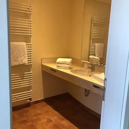 Hotel Benserhof Garni Am Hafen 3*