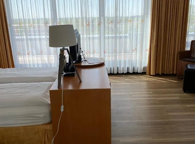 Hotel Hotel Benserhof Garni Am Hafen 3*