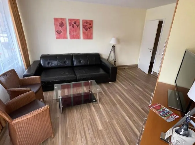 酒店 Nordseehotel Benser Hof Garni Am Hafen 3*